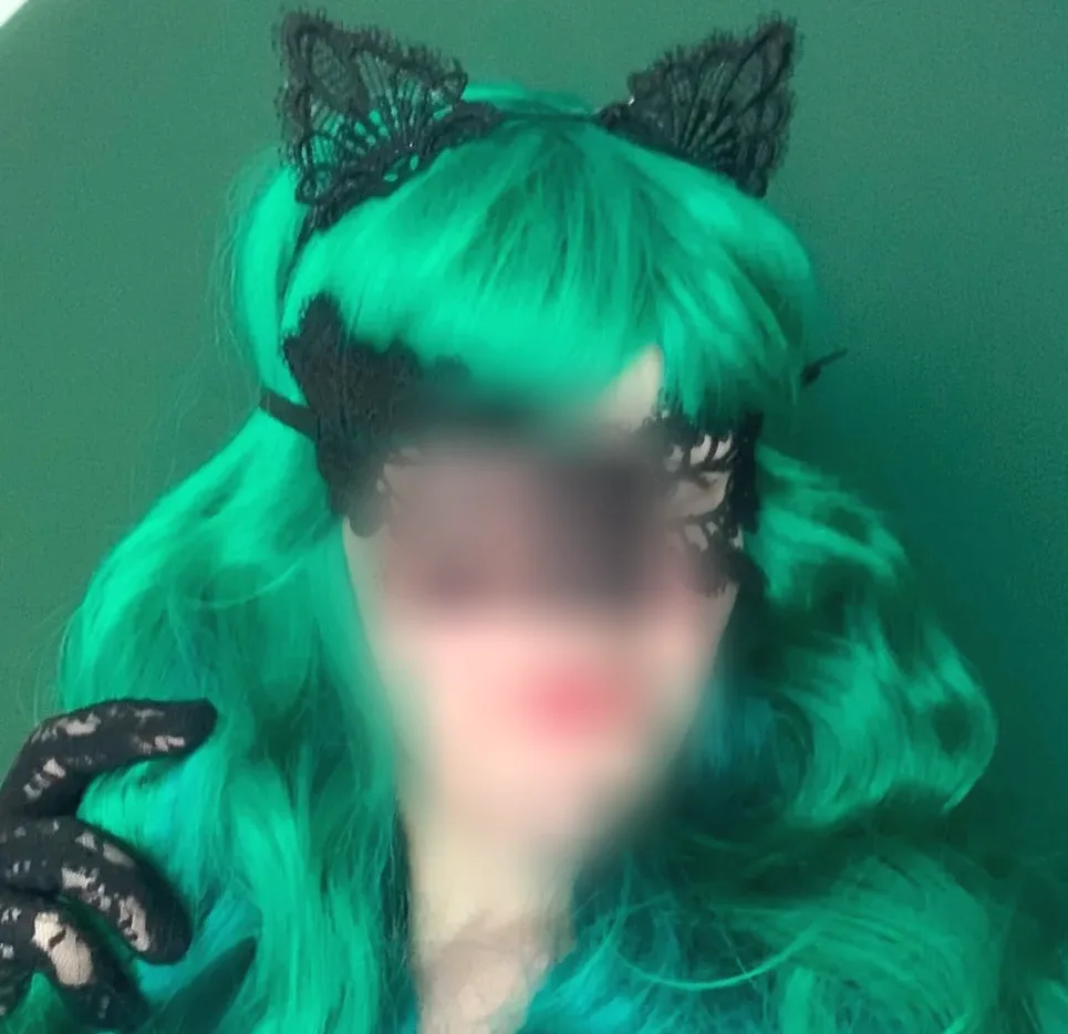 Aino, 24