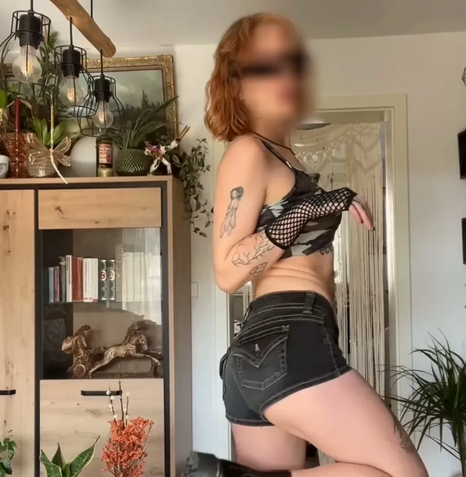 Elina, 22