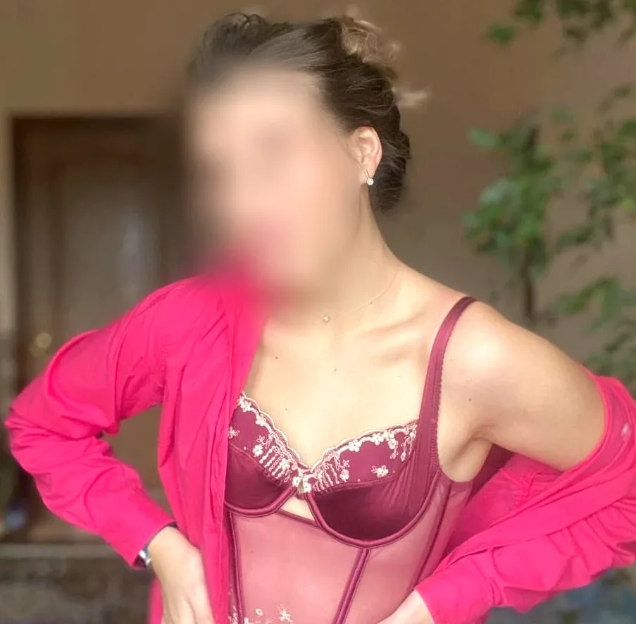 Elli, 24