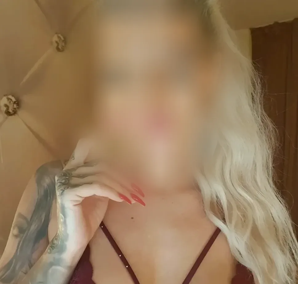 Jenni, 30